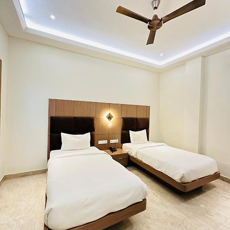 Hotel Lotus Inn Sirsa Bagian luar foto