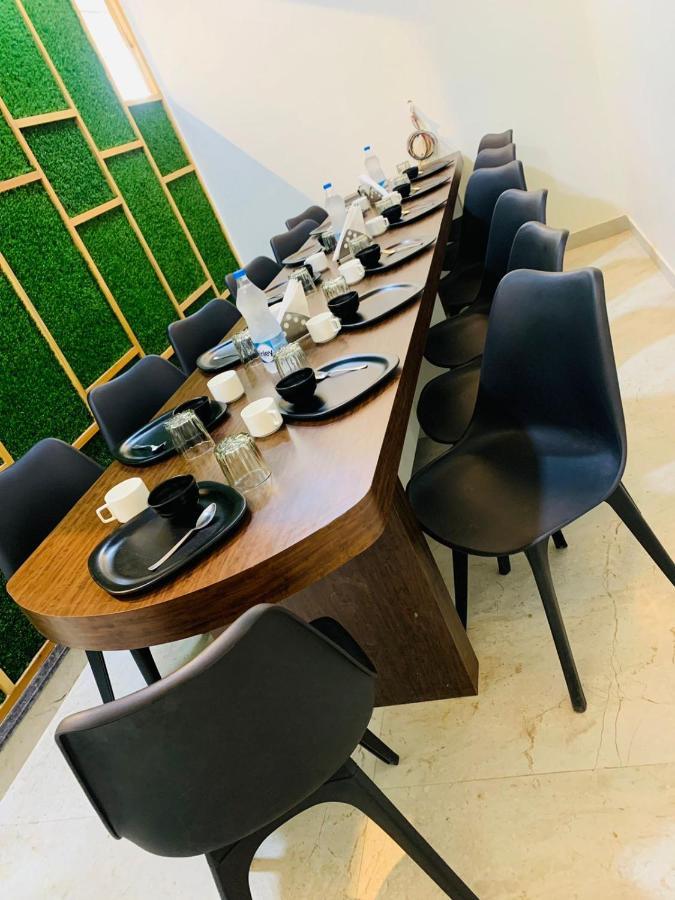 Hotel Lotus Inn Sirsa Bagian luar foto