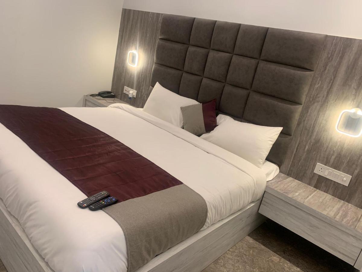 Hotel Lotus Inn Sirsa Bagian luar foto