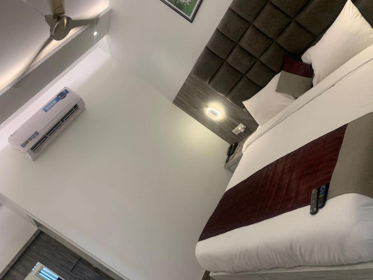 Hotel Lotus Inn Sirsa Bagian luar foto