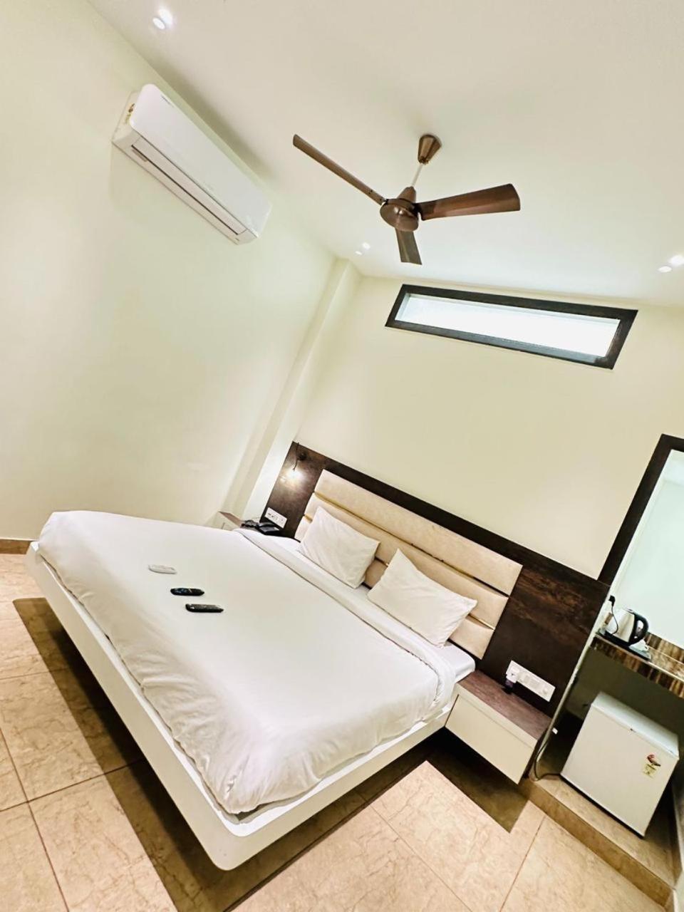 Hotel Lotus Inn Sirsa Bagian luar foto