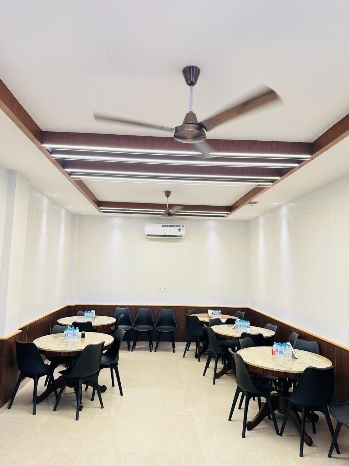 Hotel Lotus Inn Sirsa Bagian luar foto