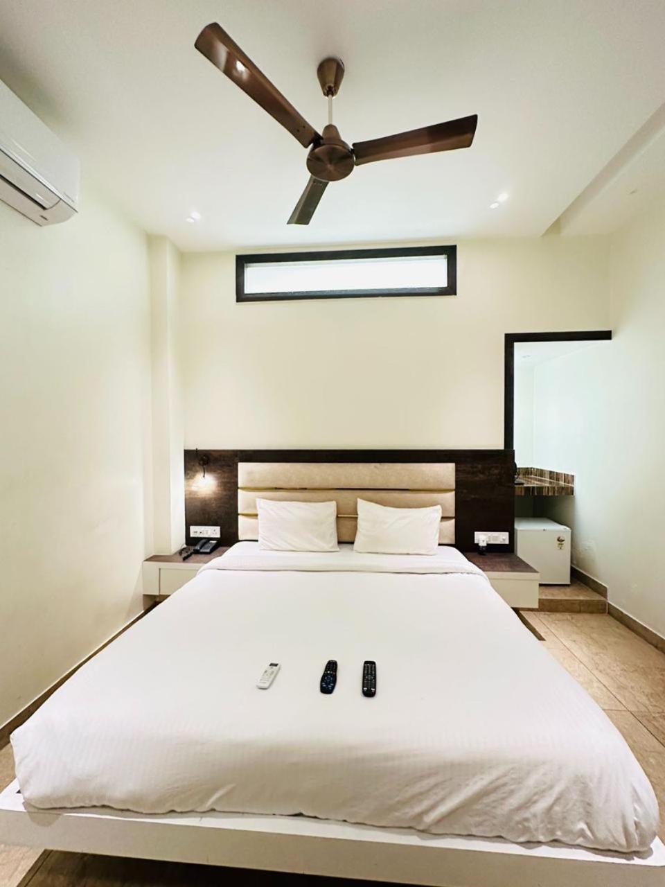 Hotel Lotus Inn Sirsa Bagian luar foto