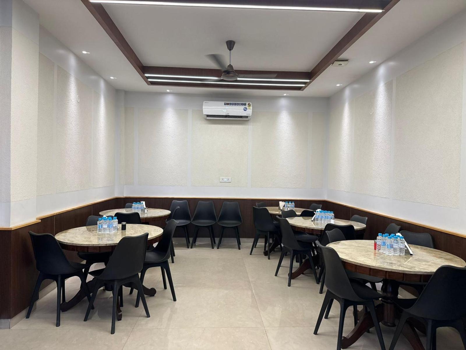 Hotel Lotus Inn Sirsa Bagian luar foto